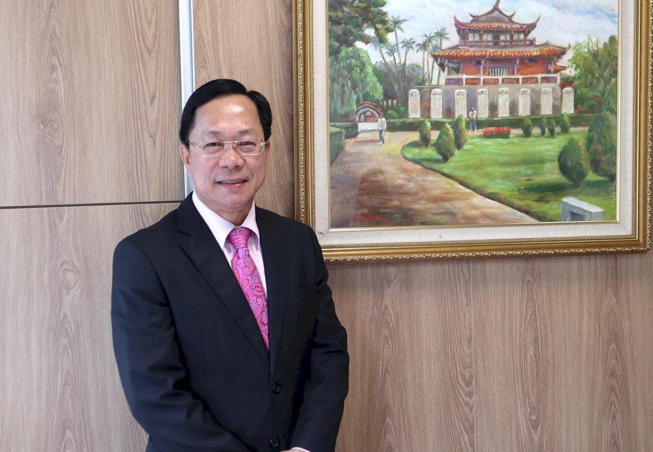 Cựu sinh viên trường Đại học Y Đài Bắc về thăm trường cũ và quyên tặng 30 triệu Đài tệ