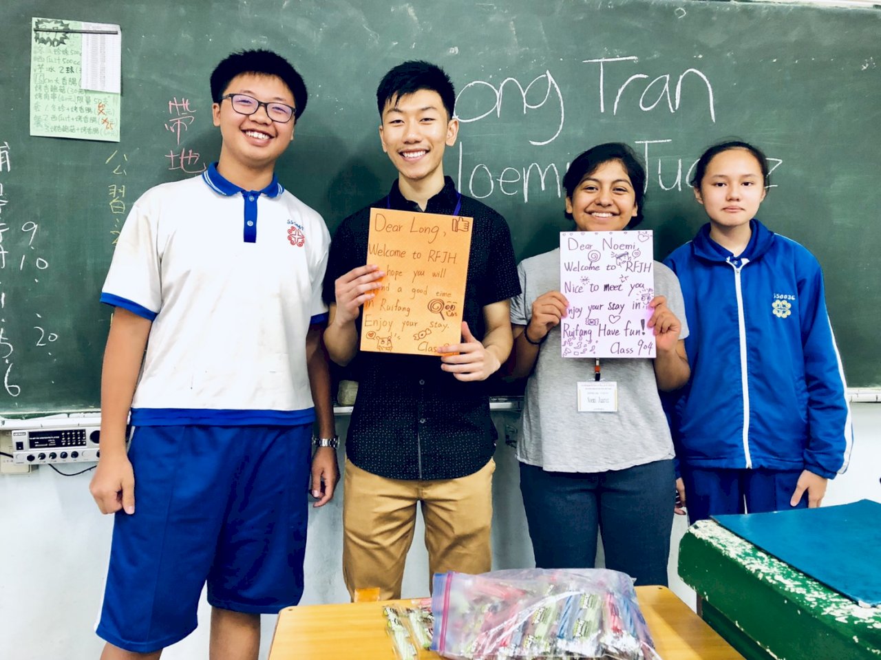 Sinh viên người Mỹ gốc Việt đến trường cấp II Đài Loan làm tình nguyện viên và kết hợp học tiếng Hoa