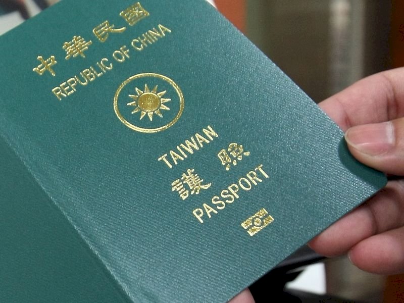 Họ tên ngoại ngữ trong hộ chiếu Đài Loan được quyền sử dụng chữ phiên âm theo tiếng Mân Nam, tiếng Khách Gia và tiếng dân tộc nguyên trú