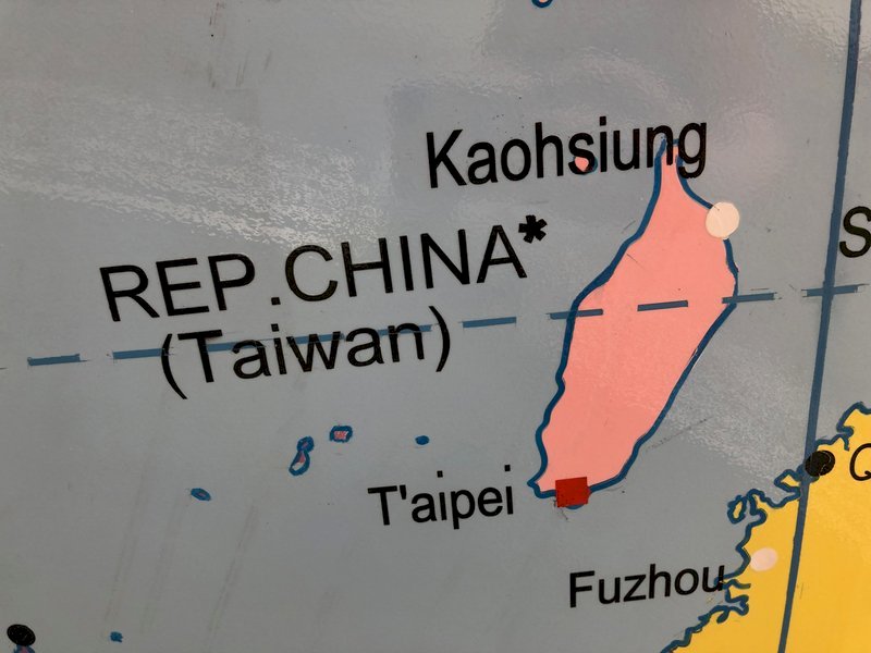 Điều chỉnh màu sắc trên tác phẩm nghệ thuật quả địa cầu trường LSE- London gây tranh cãi, Bộ Ngoại giao lên tiếng yêu cầu giữ nguyên tác phẩm