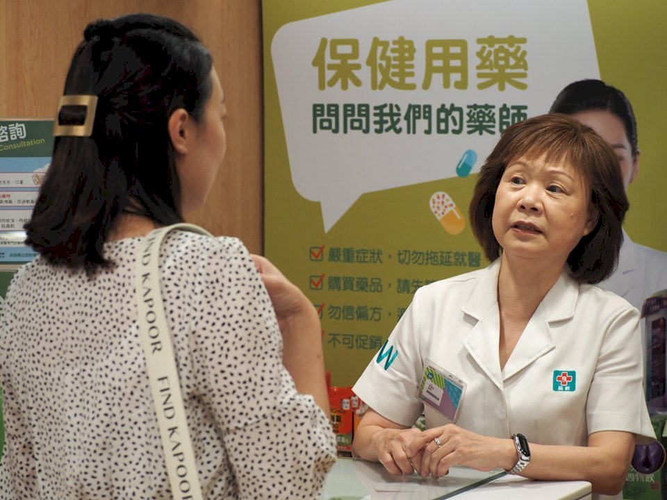 Dược sĩ tư vấn cách phòng tránh bệnh dịch trước khi đi du lịch nước ngoài