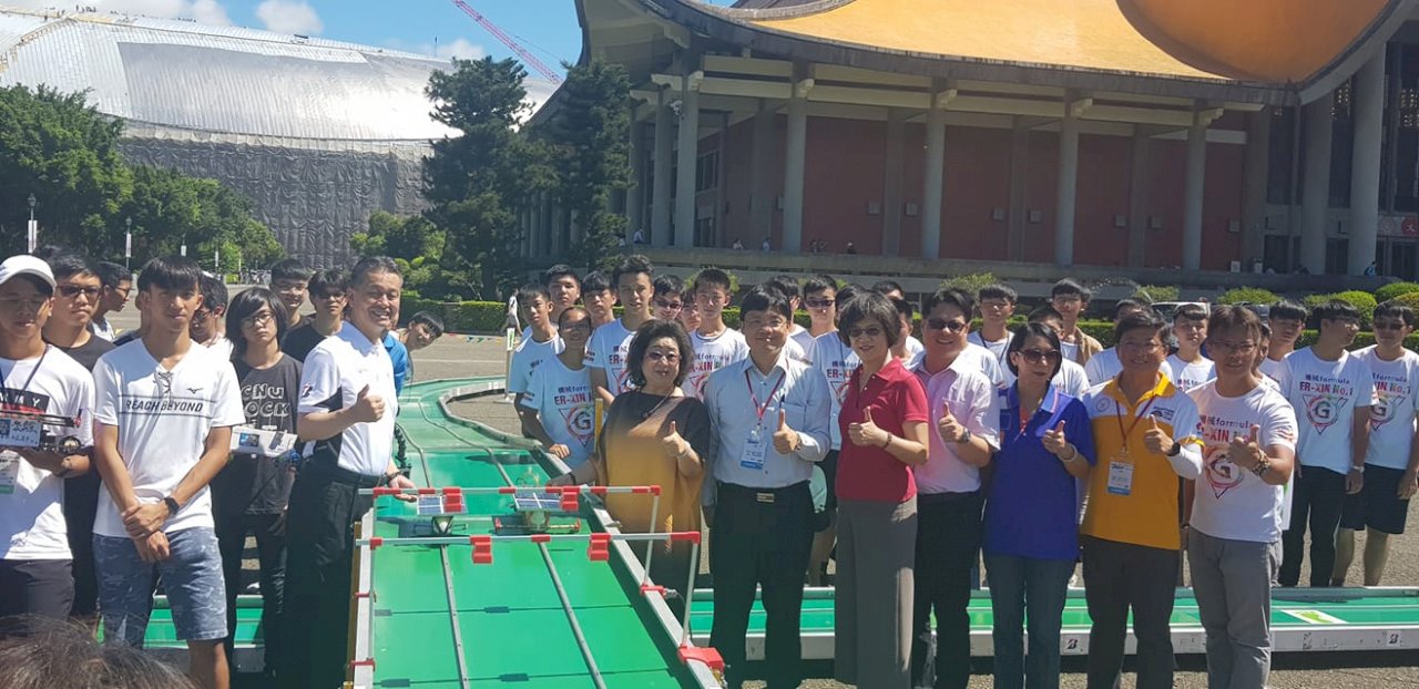 Giải thi đấu đua xe mô hình chạy bằng năng lượng mặt trời kỳ thứ 14 dành cho học sinh cấp 3 toàn quốc