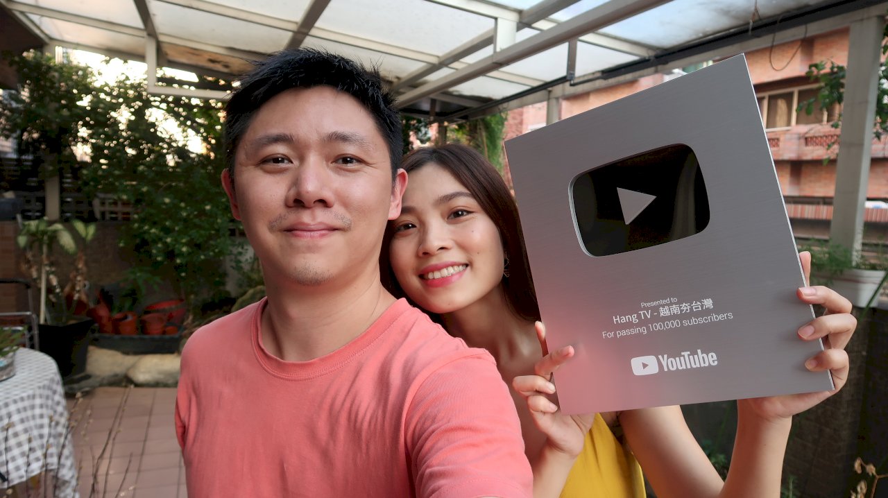 Cặp đôi Youtuber và sứ mệnh truyền bá văn hóa Việt-Đài