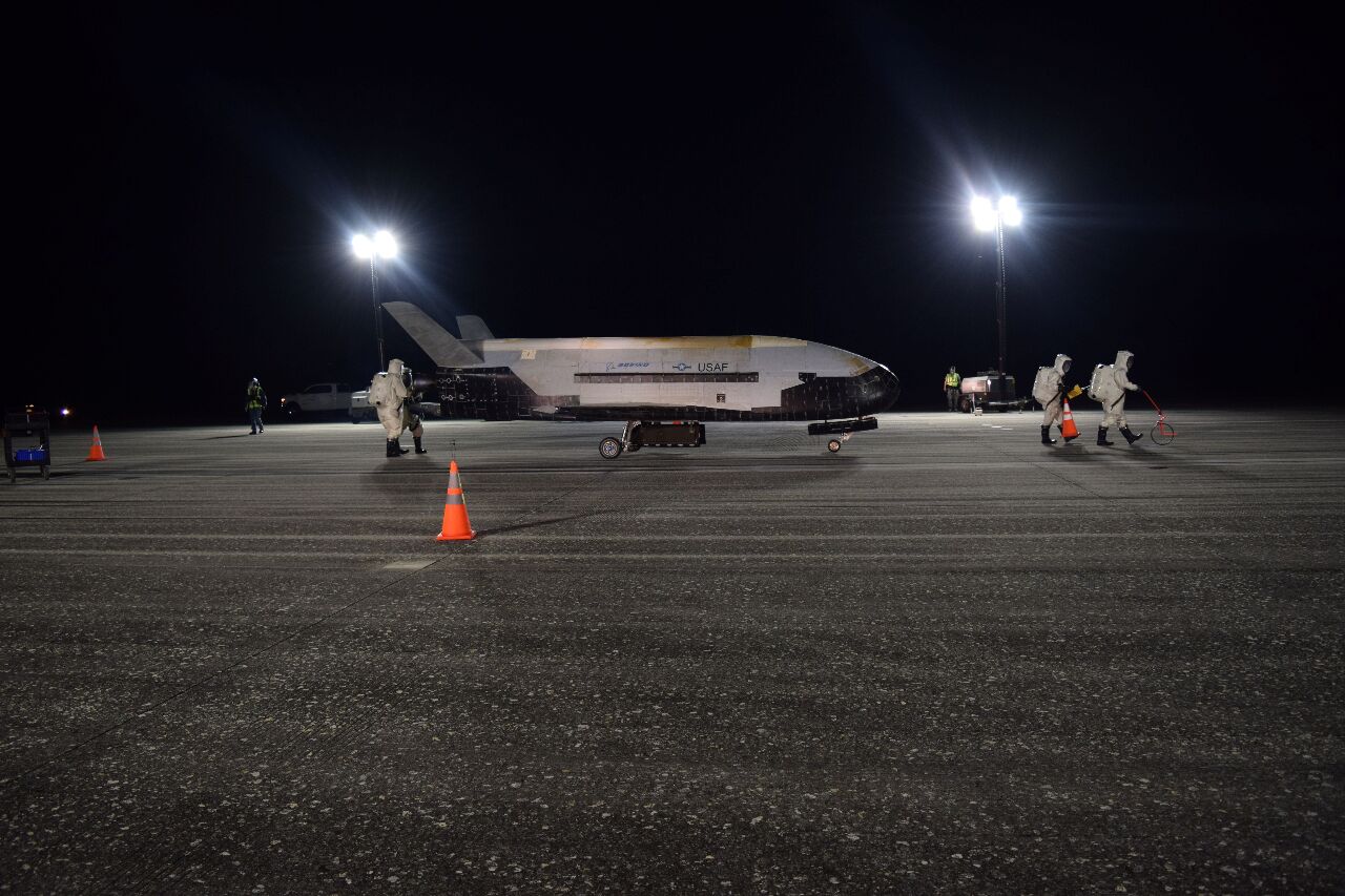 Máy bay không người lái của Mỹ quay trở lại trái đất sau 908 ngày trên quỹ đạo