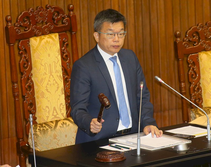Viện Lập pháp thông qua vòng 3 Điều lệ đặc biệt mua vũ khí chiến đấu loại mới.