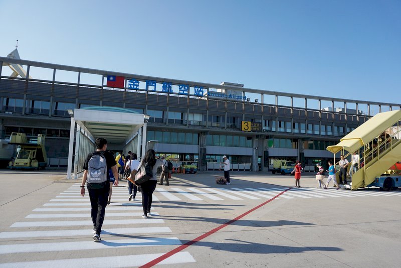 Cục Hàng không dân dụng: Đang xem xét tăng chuyến bay giữa hai bờ eo biển trong dịp Tết.