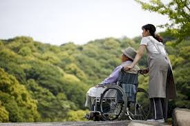 Chủ lao động kêu gọi nên khôi phục lại quy định kiểm khám thai định kỳ cho nhóm lao động di trú hạng mục chăm sóc hộ lý