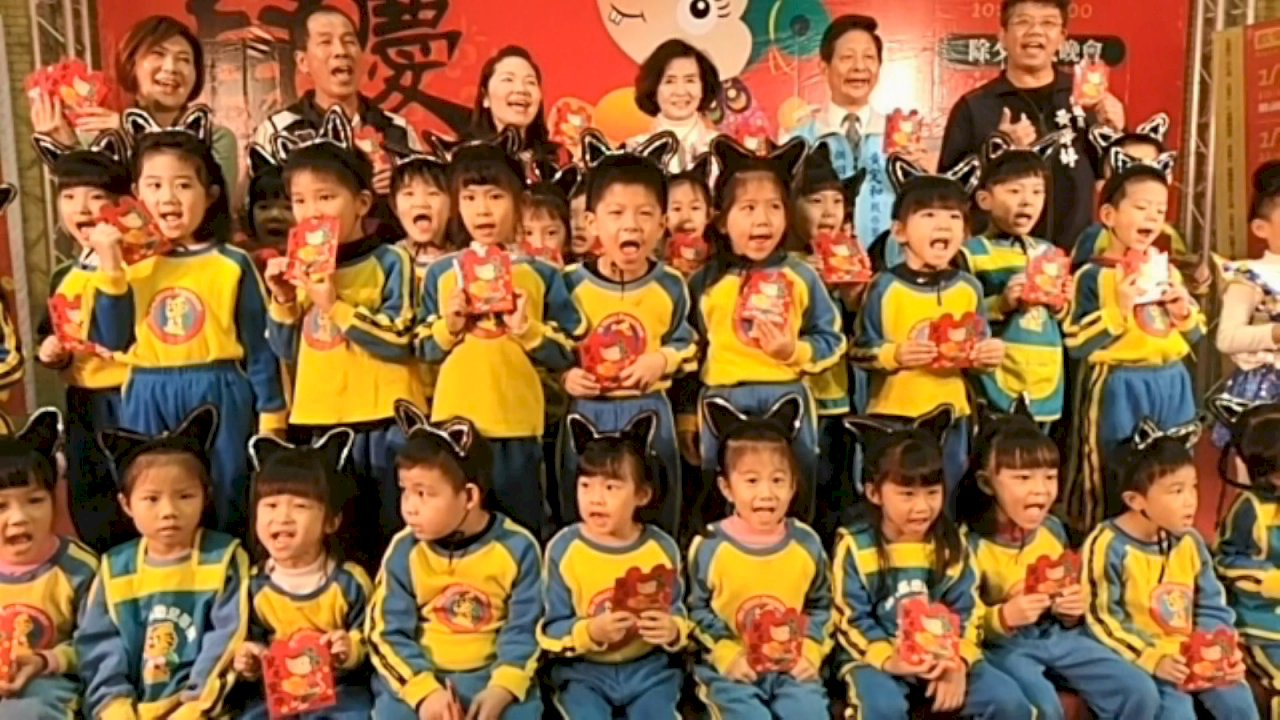 Nghi Lan trình làng phong bao lì xì đỏ, chúc mừng Tết Canh Tý cả năm được mùa may mắn đến mọi nhà
