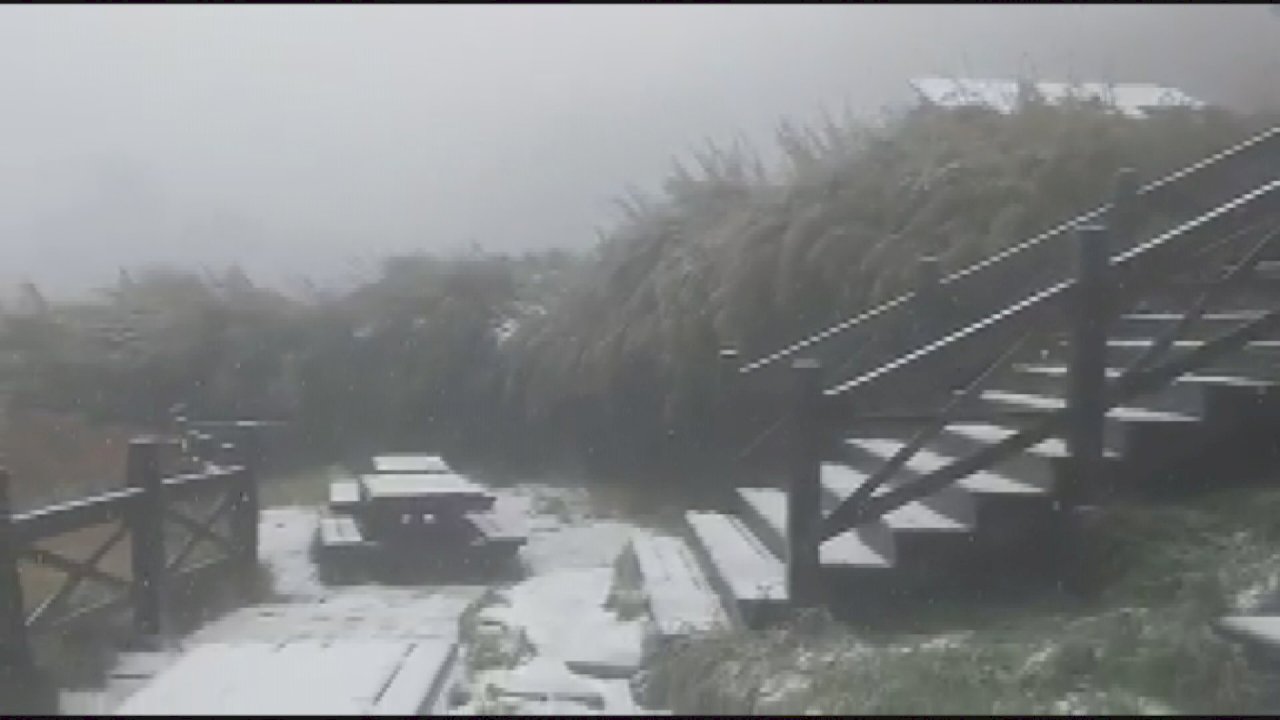 Không khí lạnh đi kèm với hơi nước, Công viên quốc gia Tuyết Bá xinh đẹp trong làn tuyết trắn
