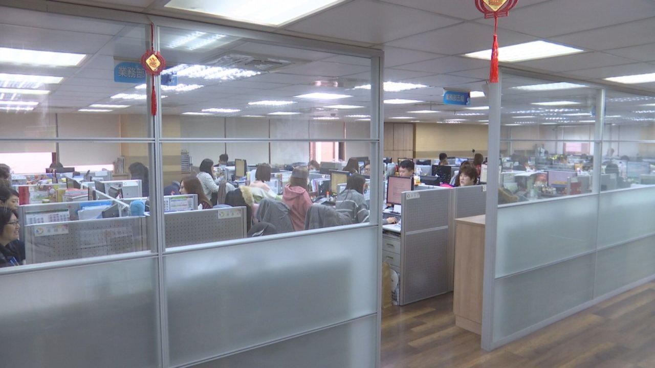 (Video) Công ty du lịch phủ nhận buộc nhân viên nghỉ không lương trong thời gian hoành hành của dịch bệnh viêm phổi do virus corona gây ra