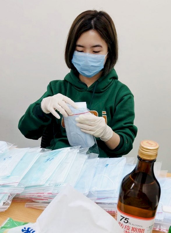 Bộ Y tế Phúc lợi: Bắt đầu từ 5/3 mỗi người lớn mua 3 khẩu trang/ tuần, khi sản lượng đạt đến 10 triệu cái một ngày sẽ tăng 5 cái/ tuần