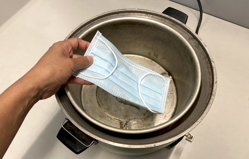 Làm cách nào để tái sử dụng khẩu trang y tế? Sở dược phẩm và thực phẩm: khử trùng bằng nồi cơm điện