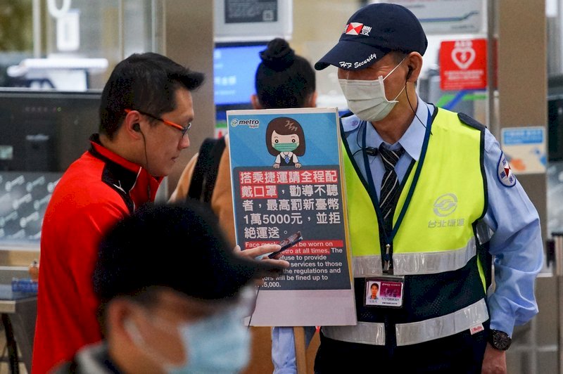 Hơn 500 người không đeo khẩu trang bị tàu điện Metro Đài Bắc từ chối chuyên chở nhưng chưa xử phạt
