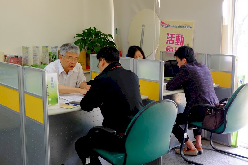 Chương trình cung cấp việc làm yên tâm kịp thời” của Bộ Lao động sẽ thực thi từ ngày 13-4 để hỗ trợ người lao động