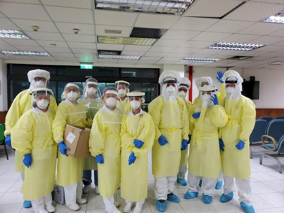 Các sĩ quan và binh lính của tàu quân sự bị nhiễm Covid-19 từng đi đến 30 địa điểm của 9 huyện thị