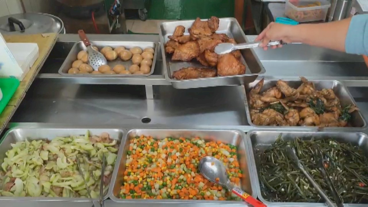 (Video) Giao bữa ăn cho phạm nhân. Ấm lòng mùa dịch