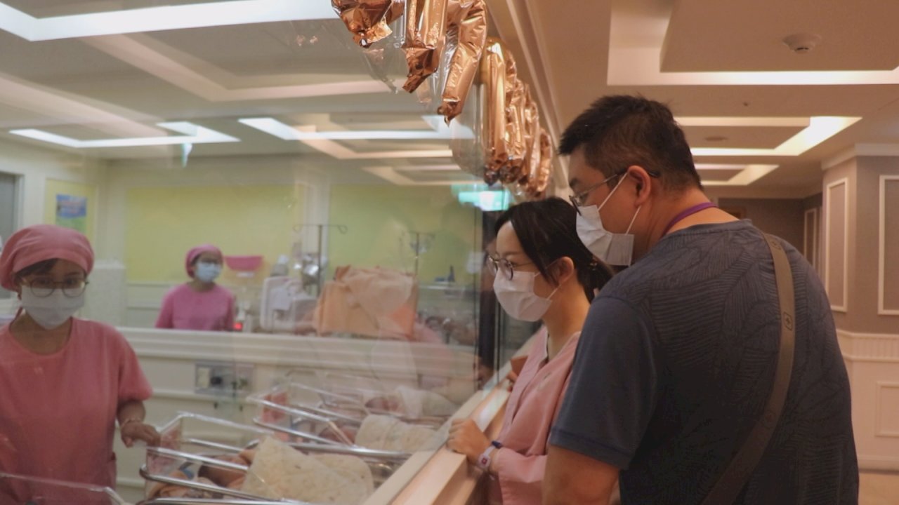 Ở nhà phòng dịch. Cuối năm nay số trẻ sơ sinh tăng ít nhất 5000 trẻ.