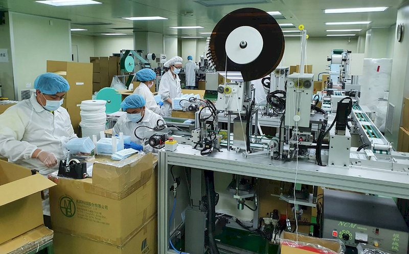 Bắt đầu từ tháng 6 khẩu trang được phép bán tự do, Bộ trưởng Kinh tế Thẩm Vinh Tân: 1 chiếc dưới 5 Đài tệ