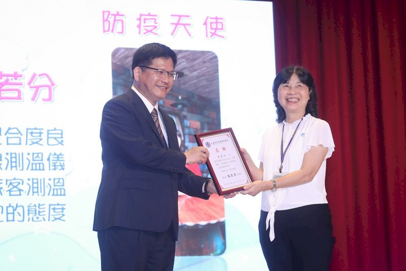 Ông Lâm Giai Long cho biết đang đánh giá tình hình dịch bệnh để nới lỏng các chuyến bay giữa hai bờ eo biển.
