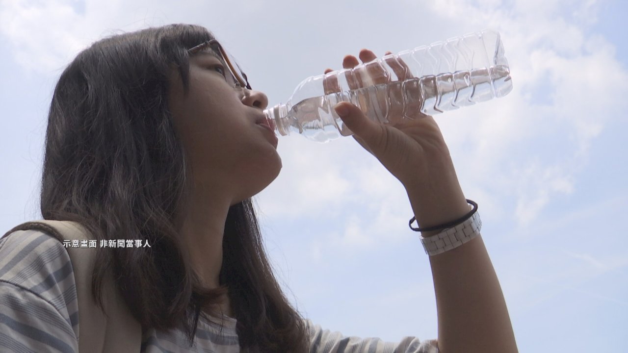 Uống nước liên tục mà vẫn không hết khát, một người đàn ông 50 tuổi bị kiệt sức do nhiệt