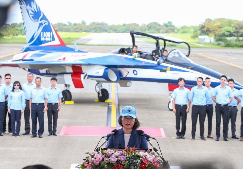 Dũng Ưng thành công thực hiện chuyến bay đầu tiên. Tổng thống Thái Anh Văn : Đây là một khâu quan trọng trong việc thực hiện tính tự chủ quốc phòng