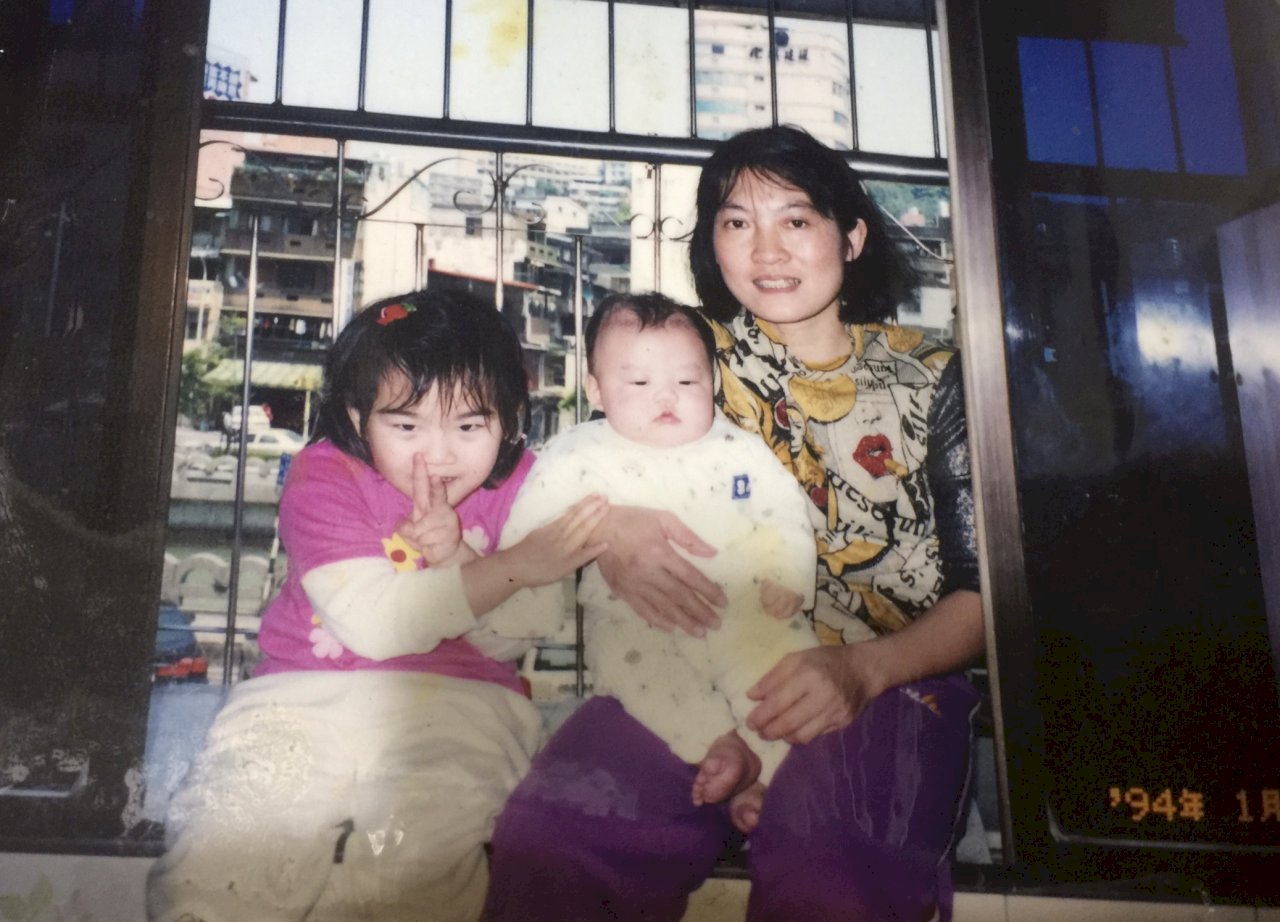 Bảo mẫu người nước ngoài là người thân, chứ không phải là người ở. Tạ Bội Dư kêu gọi các bạn trẻ hãy nắm bắt cơ hội