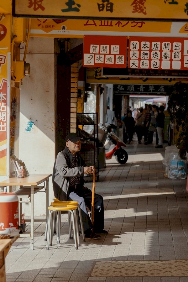 30% người lớn tuổi không có người cùng mừng sinh nhật, 50% người tự cảm thấy cô đơn