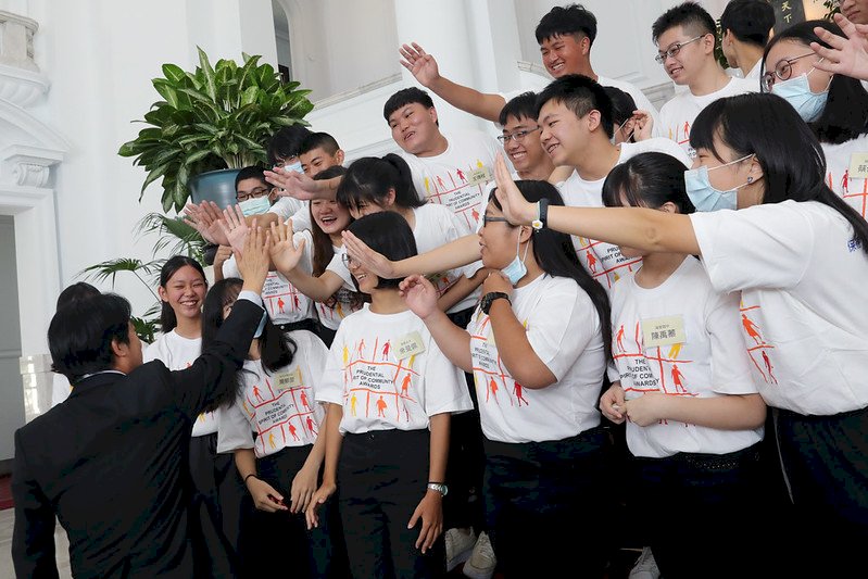 Sinh viên Việt Nam đoạt giải thưởng tình nguyện viên xuất sắc vinh dự được Phó tổng thống tiếp kiến và biểu dương