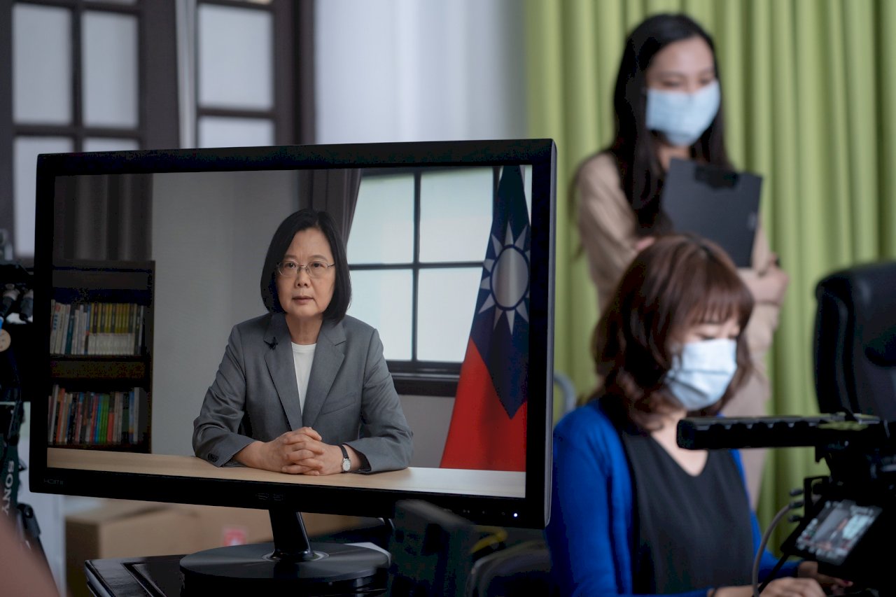 Tổng thống Thái Anh Văn tham gia diễn thuyết trực tuyến của Viện chính sách Hoa Kỳ, nhắc lại 4 nguyên tắc về quan hệ hai bờ eo biển