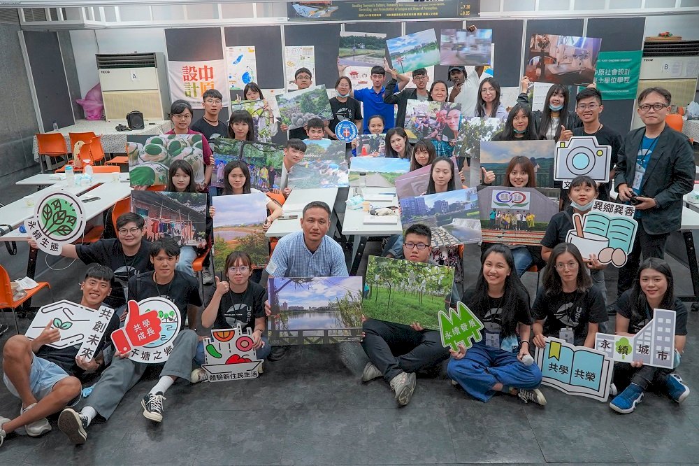 Du học sinh Việt Nam vui mừng và cũng rất cảm động khi được dịp khám phá vẻ đẹp ao hồ của Đài Loan