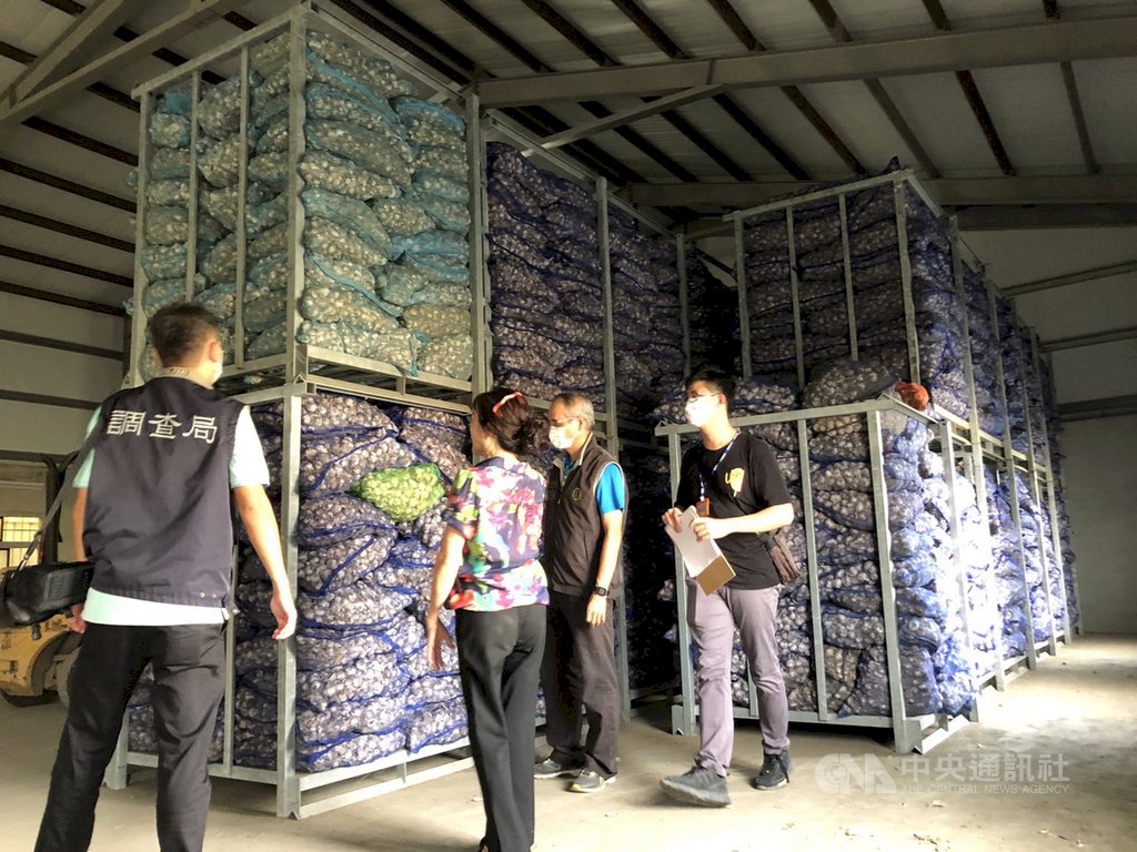 Trạm điều tra Vân Lâm bắt giữ được 150 tấn tỏi nghi ngờ dính líu đến hành vi tích trữ hàng trục lợi