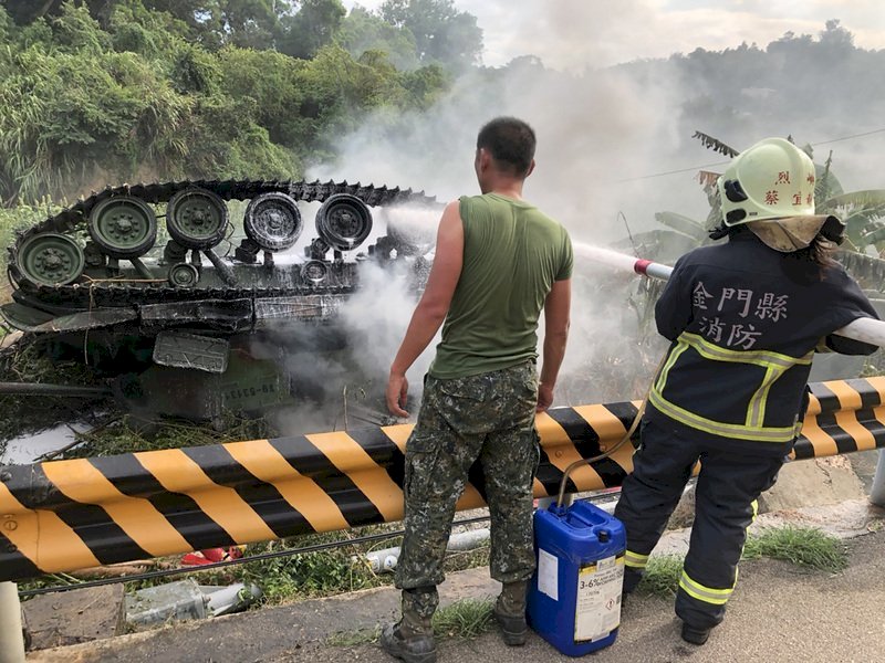 Tổng thống yêu cầu Bộ Quốc phòng điều tra rõ nguyên nhân lật xe tăng khiến sĩ quan hi sinh