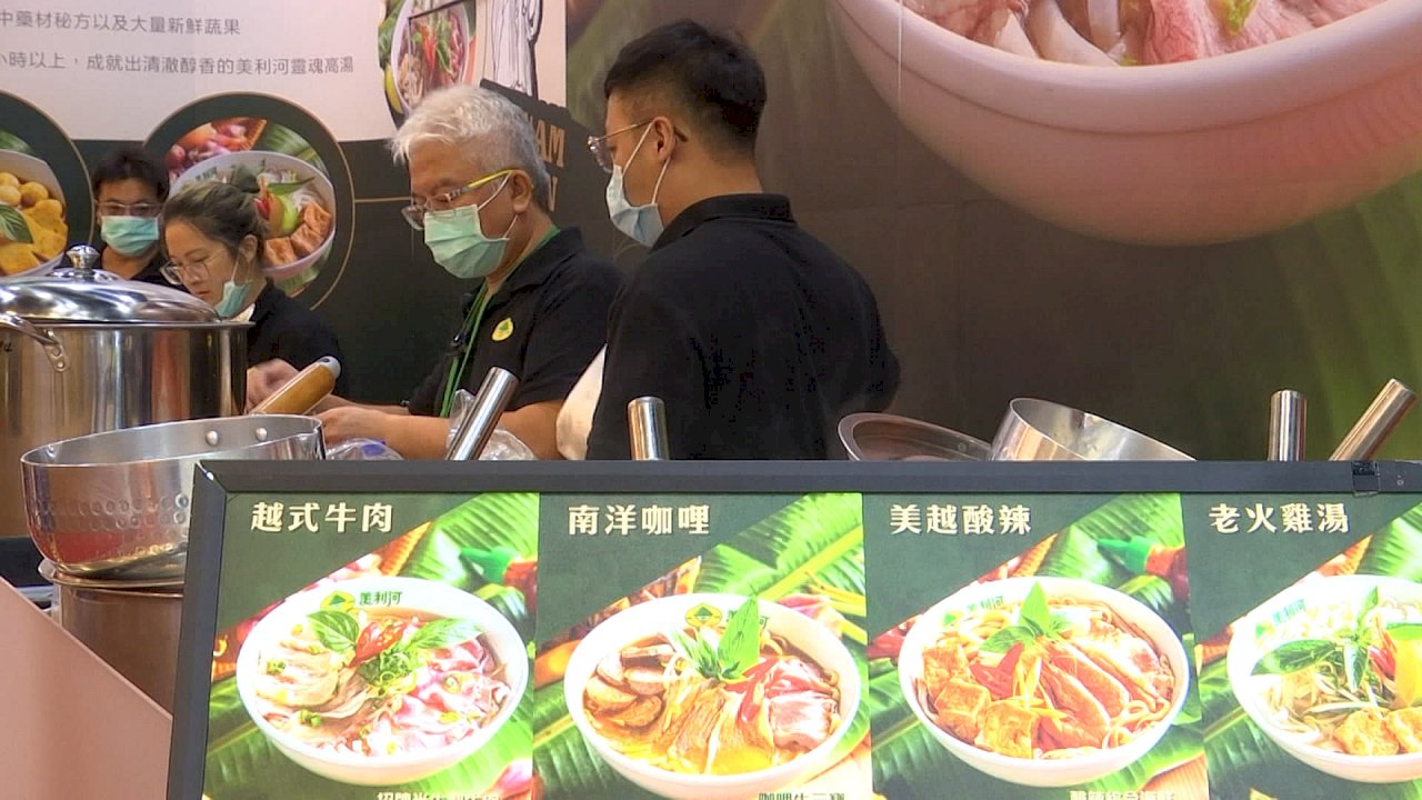 Làn sóng xe bán đồ ăn, giao thức ăn nổi lên, tìm hướng phát triển trong thời buổi dịch bệnh