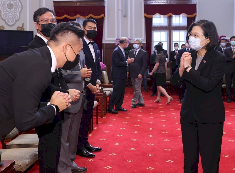 Tổng thống trông mong giới doanh nghiệp thuc đẩy tòa nhà thông minh, cải thiện tiết kiệm năng lượng và chất lượng cuộc sống của người cao tuổi