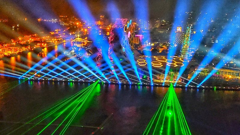 Màn trình diễn ánh sáng đặc sắc mở màn  cho hoạt động kỷ niệm 100 năm Cao Hùng