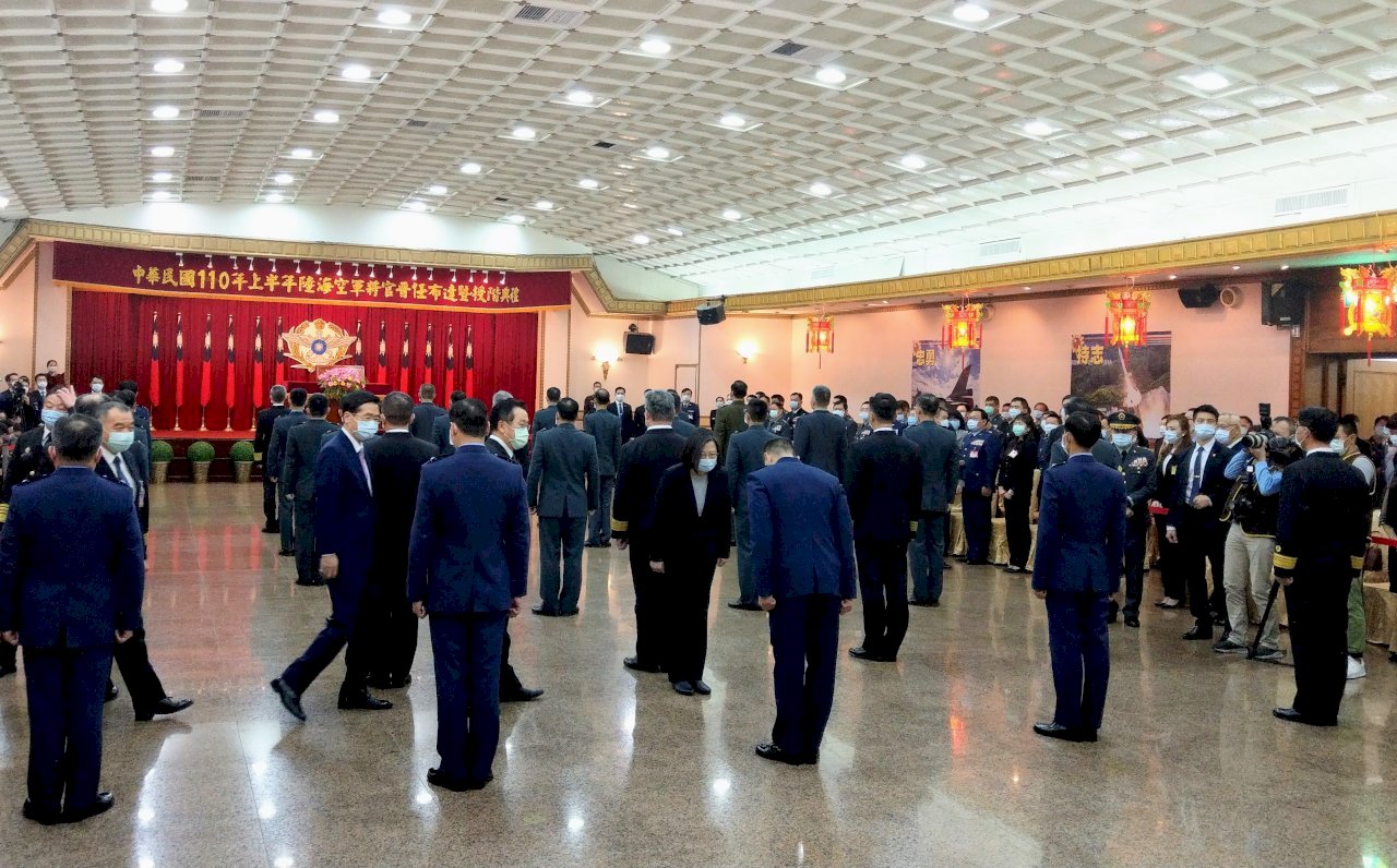 Tổng thống Thái Anh Văn giao phó nhiệm vụ cho quân đội trong lễ thăng cấp bậc hàm sĩ quan cấp tướng
