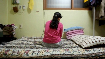Tại sao các bà mẹ Việt Nam sang Hàn Quốc chăm sóc con gái sinh con lại phải thuê nhà ở riêng ?