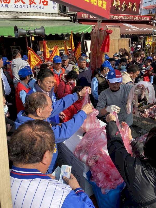 Thị trưởng Hầu Hữu Nghi tuyên bố hủy Lễ cúng mùng 6 Tết của chùa Tổ sư Thanh Thủy ở Tam Hiệp.