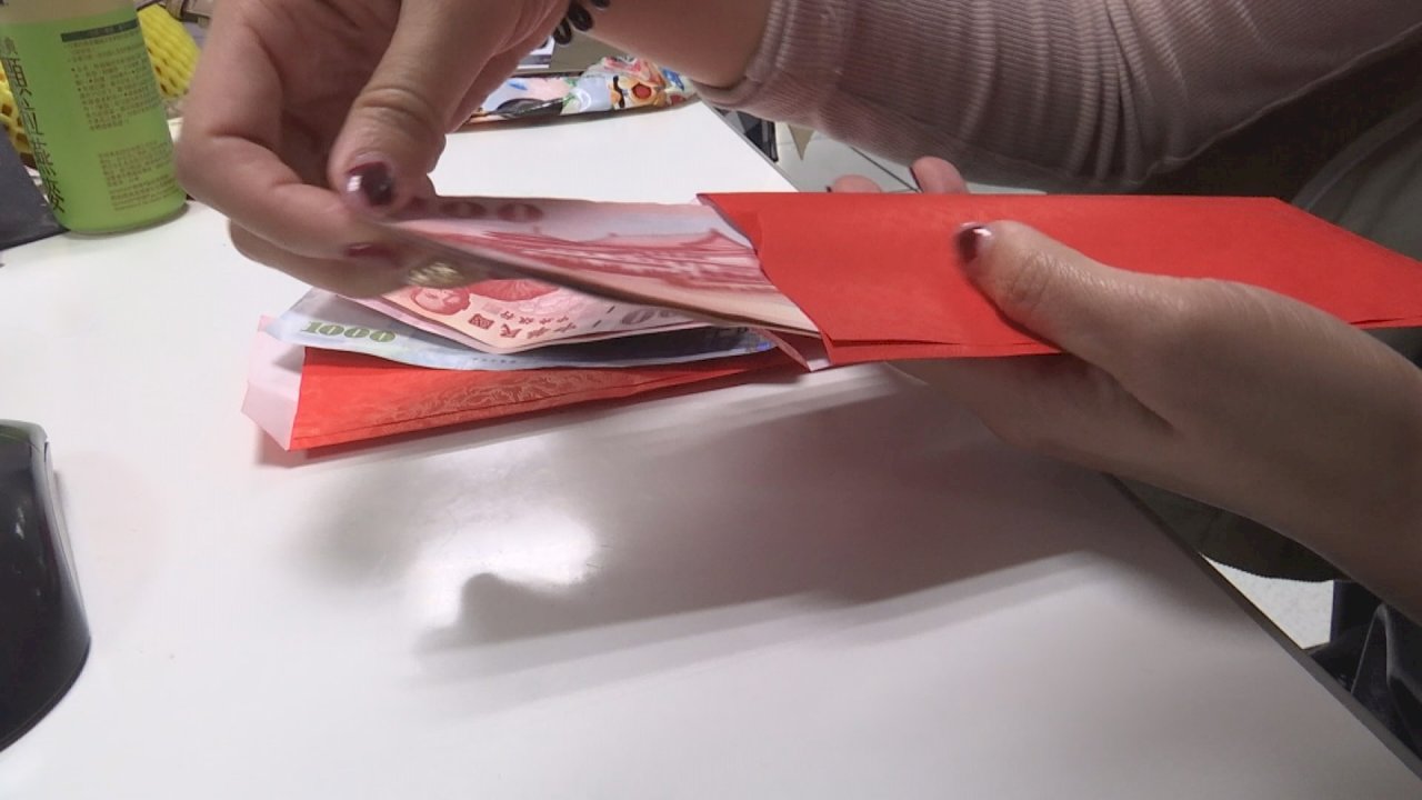 Lì xì bao nhiêu vào dịp Tết là đủ và mang lại ý nghĩa may mắn cho người nhận?