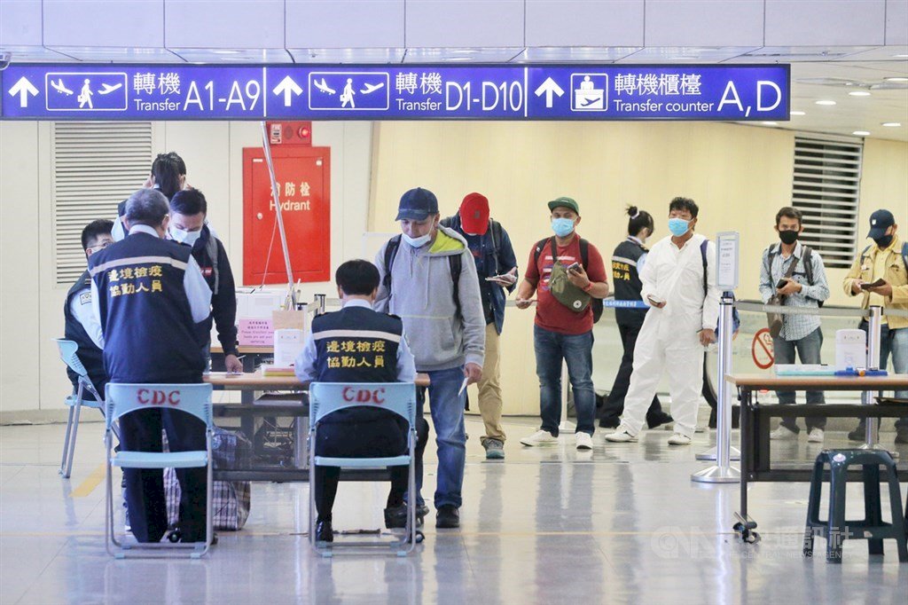 Lao động nước ngoài bị yêu cầu tham gia lớp tập huấn trong thời gian tự quản lý sức khỏe. Chính quyền địa phương phạt chủ thuê 15.000 Đài tệ