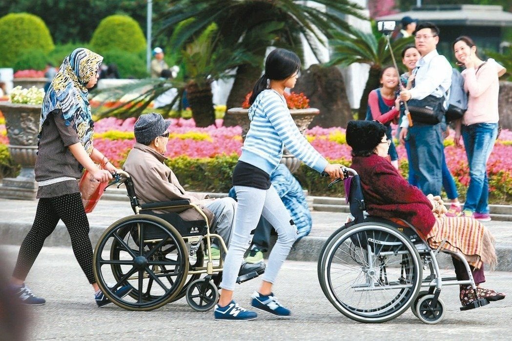 Đại học Khoa học và Công nghệ Tzu Chi mở khóa đào tạo “Nhân viên chăm sóc dài hạn”, hỗ trợ di dân mới kiếm việc làm