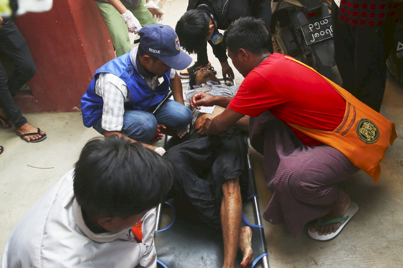 Thêm 5 người chết trong phong trào biểu tình ở Myanmar, nhân chứng cho biết hành động của quân đội như là trong chiến khu