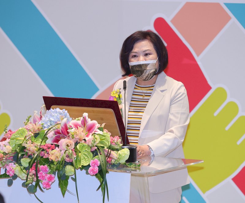 Gần đây số khán hộ công chuyển sang làm việc tại công xưởng tăng mạnh. Bộ trưởng Hứa Minh Xuân: không nên chuyển ngành trước khi chấm dứt hợp đồng