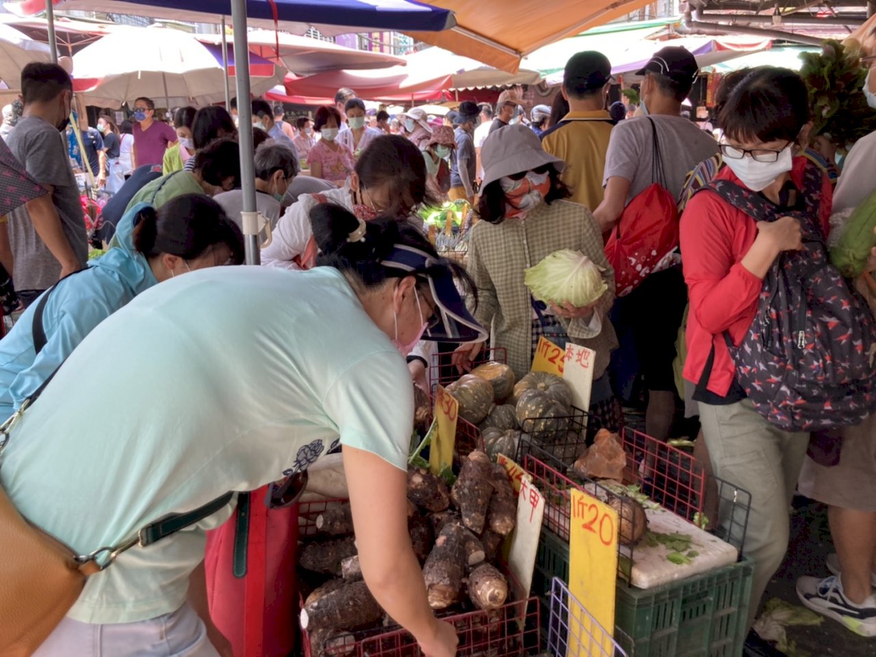 Thủ tướng Tô Trinh Xương : Nhân lực, trang thiết bị y tế đầy đủ, chúng ta hãy cùng chiến thắng dịch bệnh