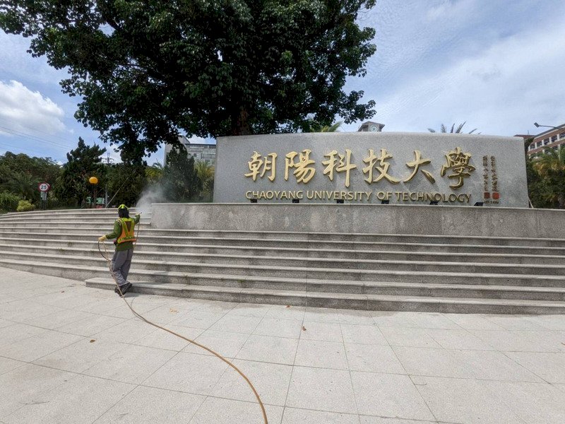 Số lượng học sinh, sinh viên nhiễm Covid-19 tăng thêm 12 người. Ca nhiễm trong nước đạt trên 100 ca