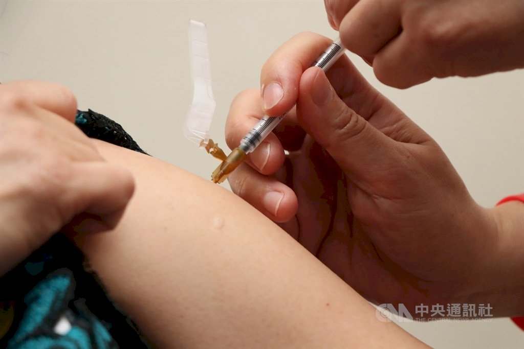 Người mắc bệnh ung thư, cao huyết áp, mỡ máu cao, đường huyết cao có thể tiêm vaccine ngừa Covid-19 hay không?