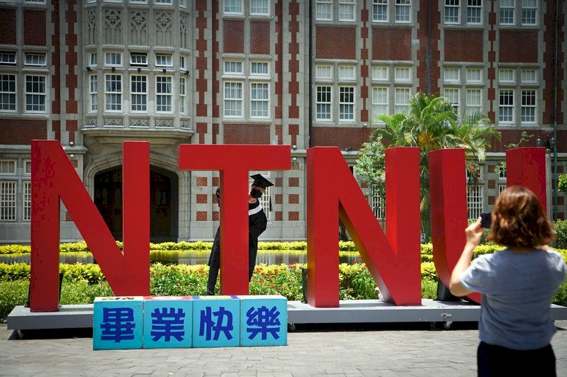 Thị trường việc làm trở nên cạnh tranh khốc liệt hơn trong mùa Covid-19. Khảo sát của ngân hàng nhân lực : Tỉ lệ tuyển dụng chỉ đạt 5,9%
