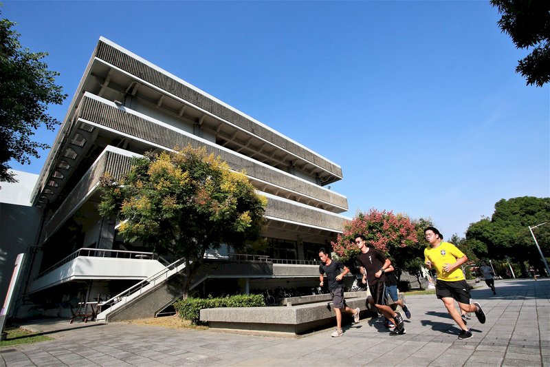 Máy đóng tiền tự động trong trường học, đóng học phí bằng phương thức thanh toán điện tử