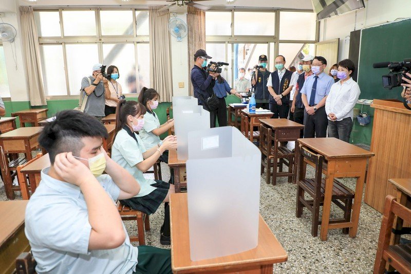 Các địa phương khác nhau có chính sách khác nhau về hỗ trợ nhà trường mua vách ngăn cho ngày tựu trường 1/9