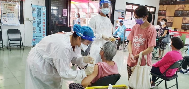 Liên tục 8 ngày không có ca nhiễm COVID-19 nội địa, trong hôm nay và ngày mai sẽ có khoảng 1,6 triệu -1,8 triệu liều vaccine BNT đến Đài Loan